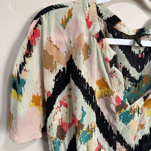 Womans BCBG Maxazria Silk Blouse Multi V-Neck Elastic Waist Sides size small - Picture 3 of 7